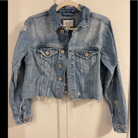 ❌SOLD❌ FOREVER 21 Distressed Cropped Denim Jacket - Picture 11 of 11